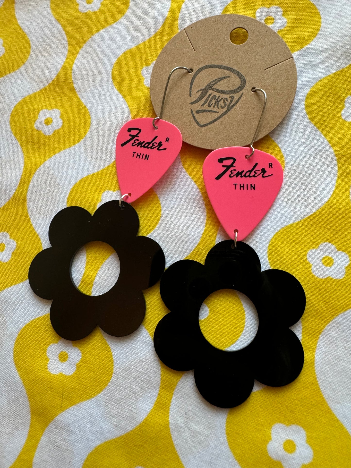 Electric Pink & Black Retro Flower